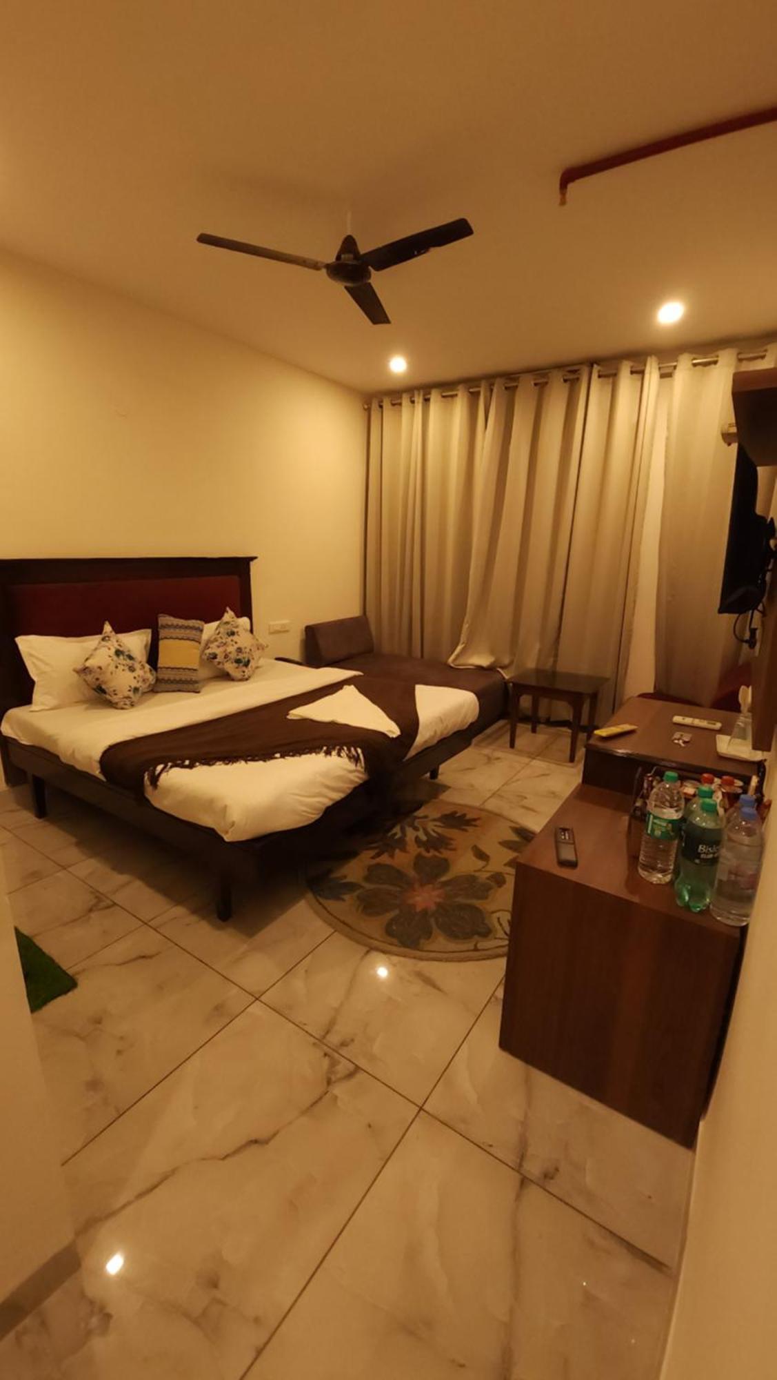Hotel Vrs Inns Chandīgarh Exterior foto